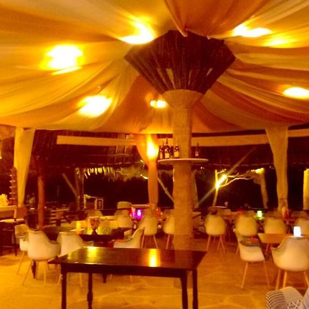 Bahari Dhow Beach Villas Diani Beach Exterior foto