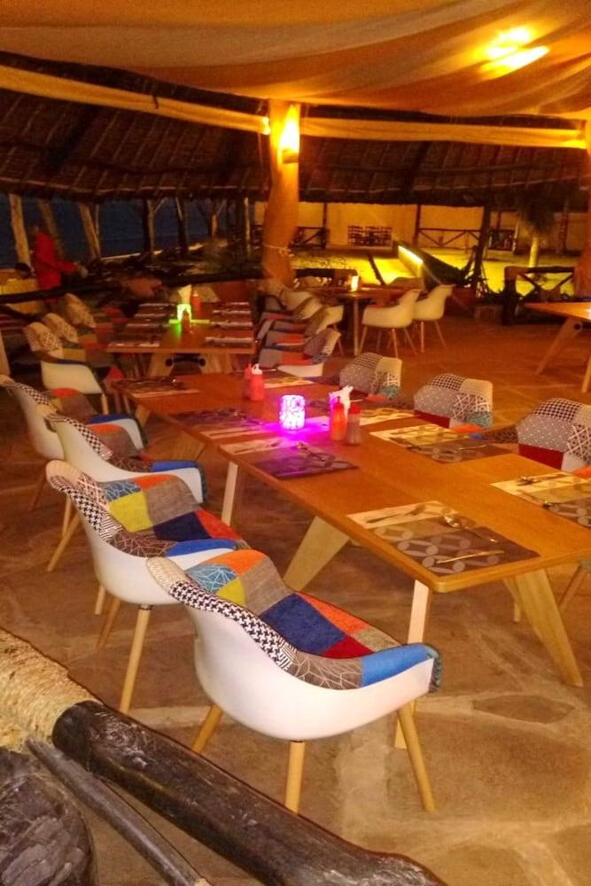 Bahari Dhow Beach Villas Diani Beach Exterior foto