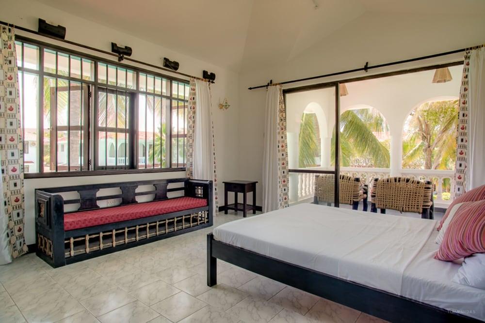Bahari Dhow Beach Villas Diani Beach Exterior foto