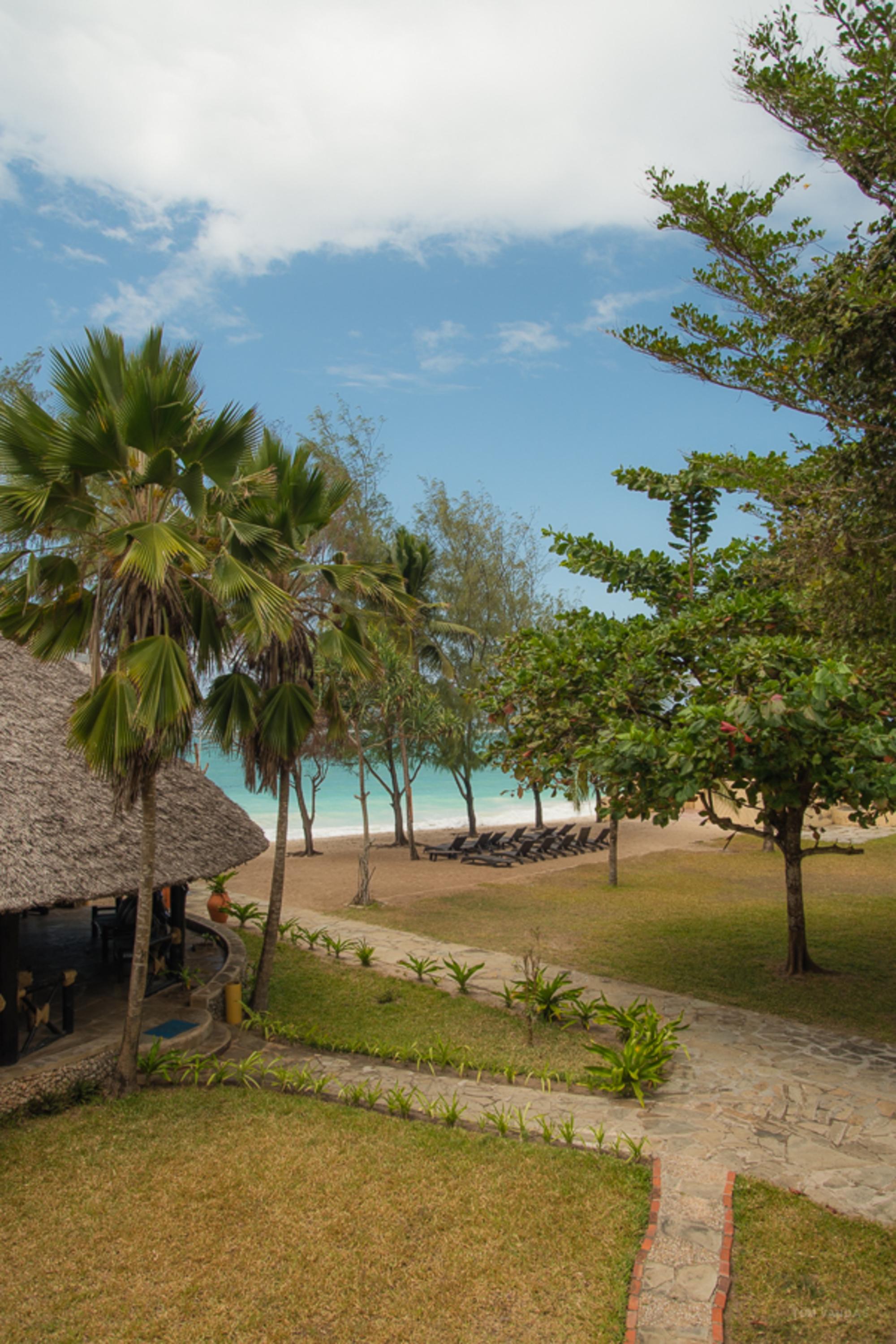 Bahari Dhow Beach Villas Diani Beach Exterior foto