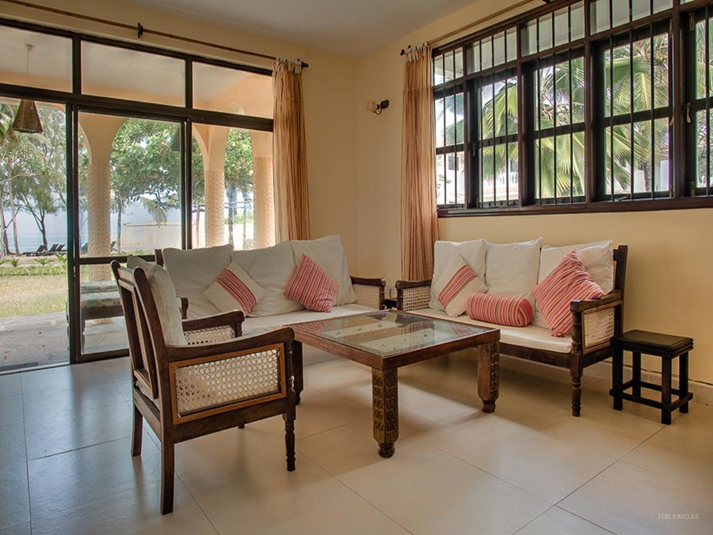 Bahari Dhow Beach Villas Diani Beach Exterior foto