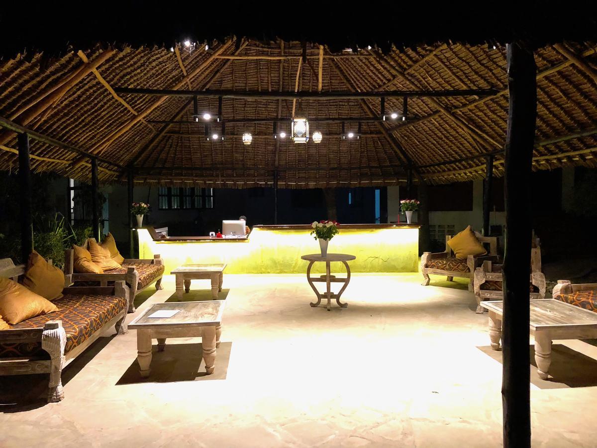 Bahari Dhow Beach Villas Diani Beach Exterior foto